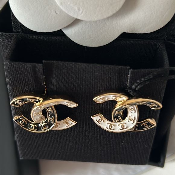 Chanel CC Stud Earrings - Picture 8 of 14